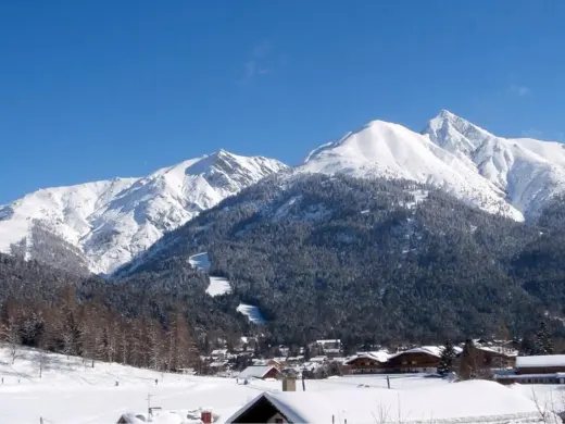 Verschneite Berge – Winterausblick vom Haus Sonja
